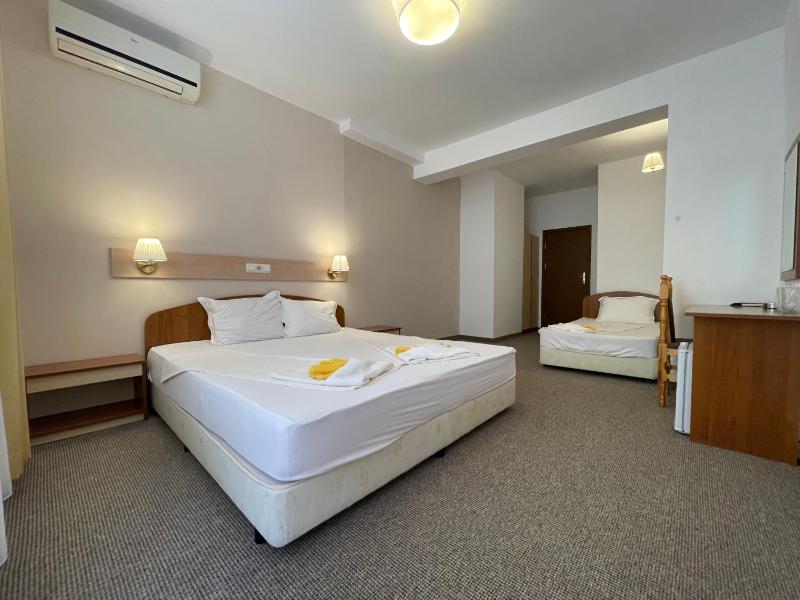 Alatoni Beach Hotel - image 1