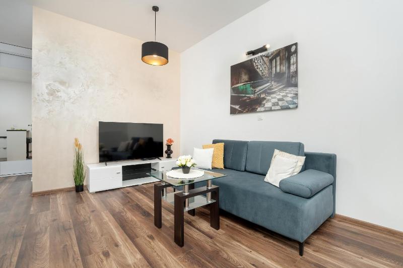 Nowoczesne Apartamenty z Parkingiem & Balkonem by Noclegi Renters - image 45