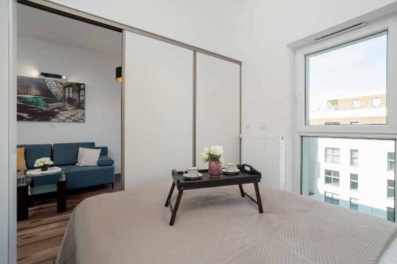 Nowoczesne Apartamenty z Parkingiem & Balkonem by Noclegi Renters - image 25