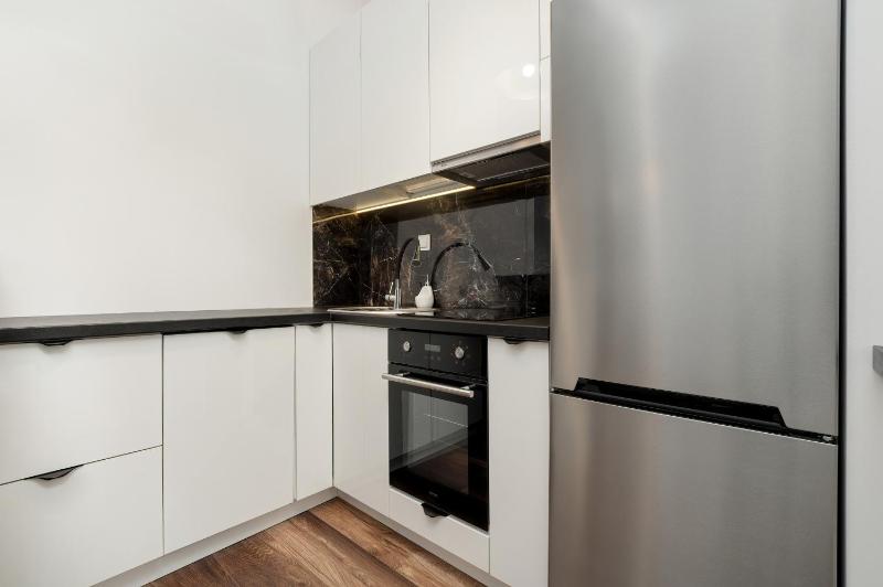 Nowoczesne Apartamenty z Parkingiem & Balkonem by Noclegi Renters - image 24