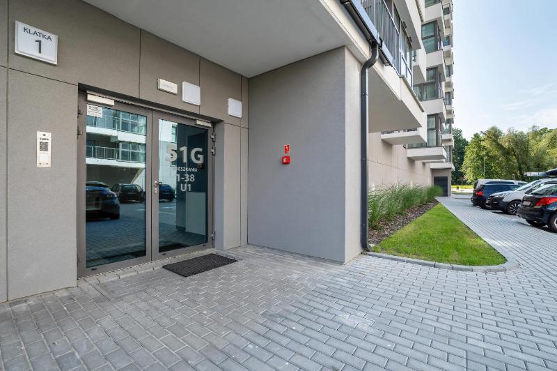 Nowoczesne Apartamenty z Parkingiem & Balkonem by Noclegi Renters - image 41