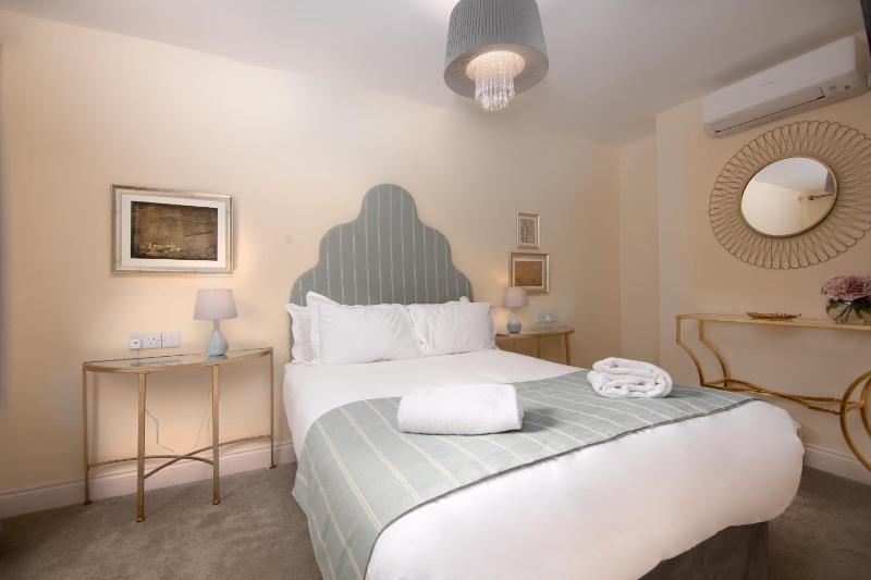 Double Room with Private Bathroom image 4