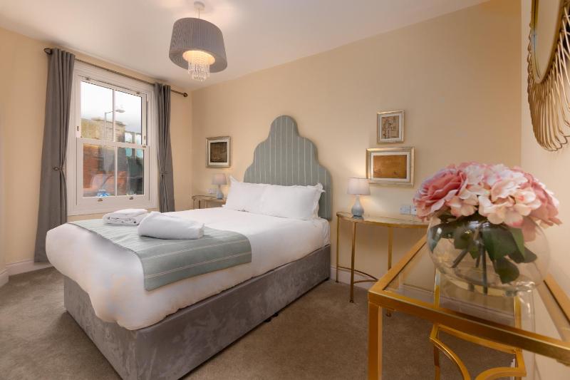 Double Room with Private Bathroom image 3