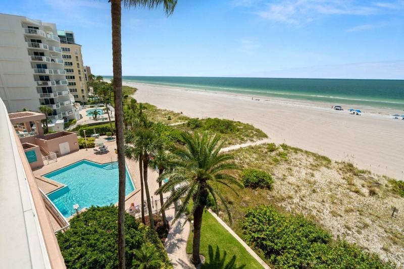 5F Crescent Beach Club - image 46