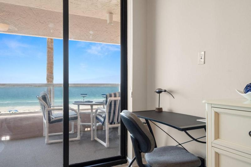 5F Crescent Beach Club - image 42