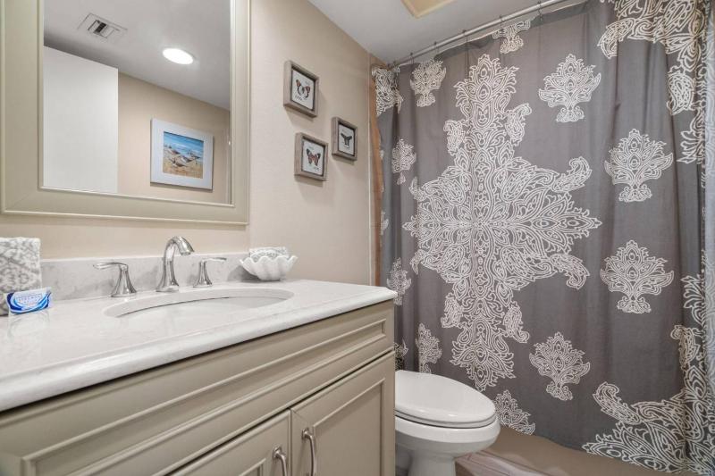 5F Crescent Beach Club - image 3