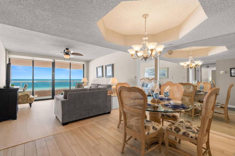 5F Crescent Beach Club - image 21