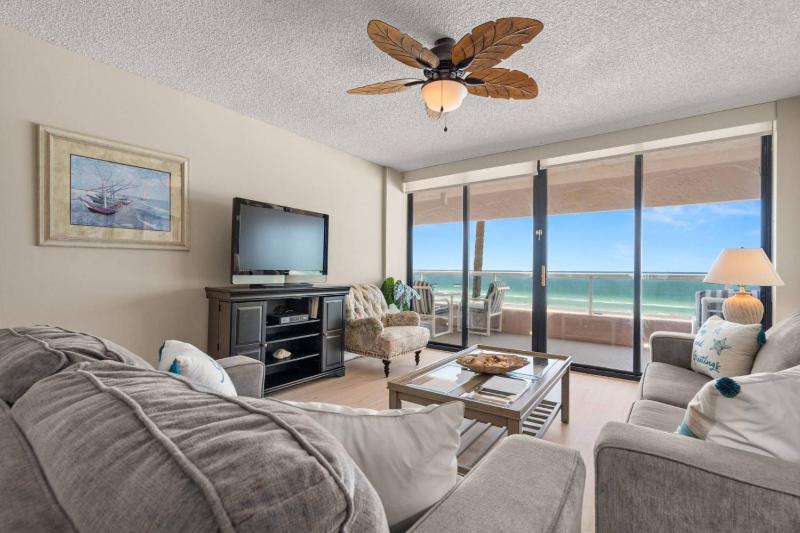 5F Crescent Beach Club - image 49