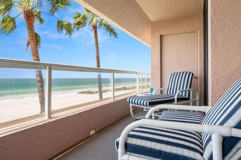 5F Crescent Beach Club - image 47