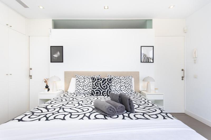 Luxury BKM in Playa del Duque - image 12