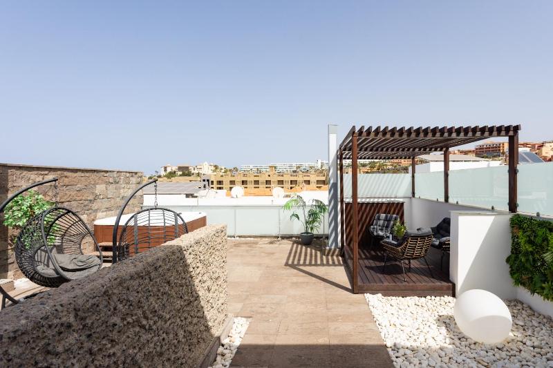 Luxury BKM in Playa del Duque - image 17