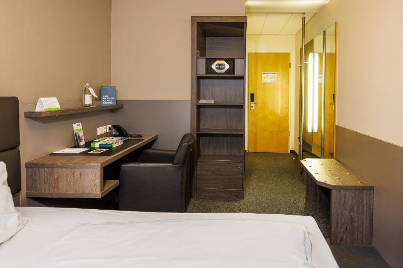 Standard Single Room image 3