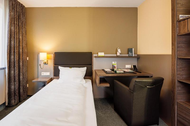 Standard Single Room image 4