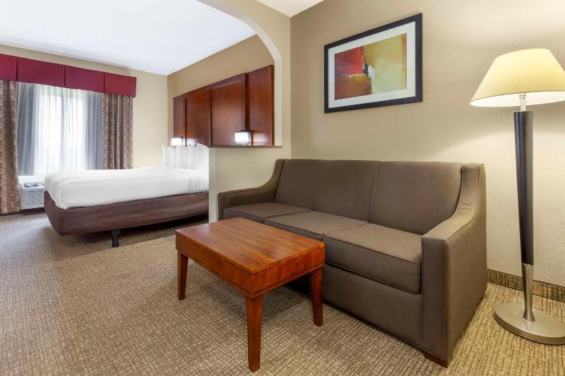 King Suite - Non-Smoking image 3