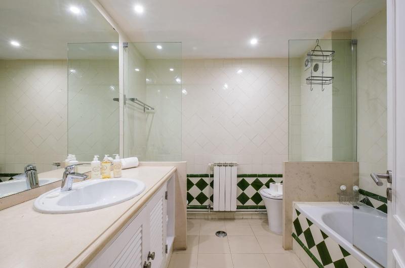 Seafront Unit 2 - image 34