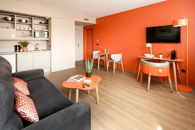 One-Bedroom Apartment image 4