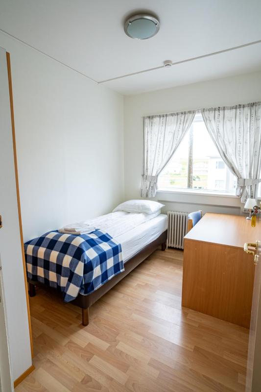 Single Room with Shared Bathroom image 1