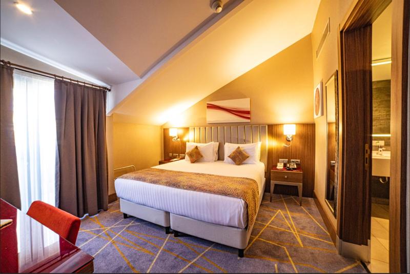 Family Suite with Balcony image 4