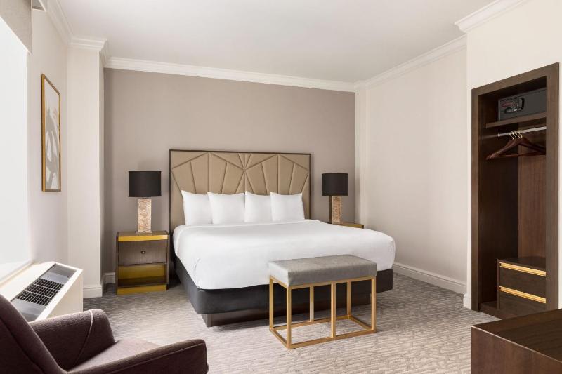 King Room image 3