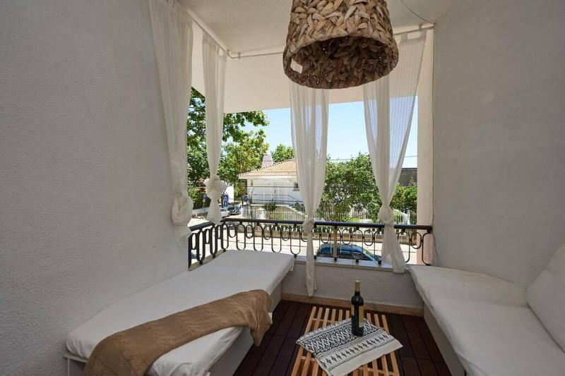 Central Oasis Apartment - image 25