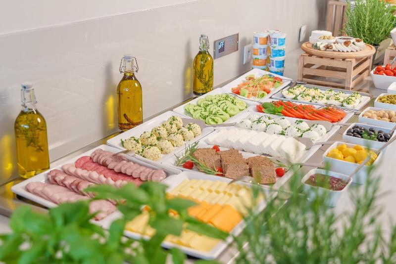 Comfort Twin Room image 2