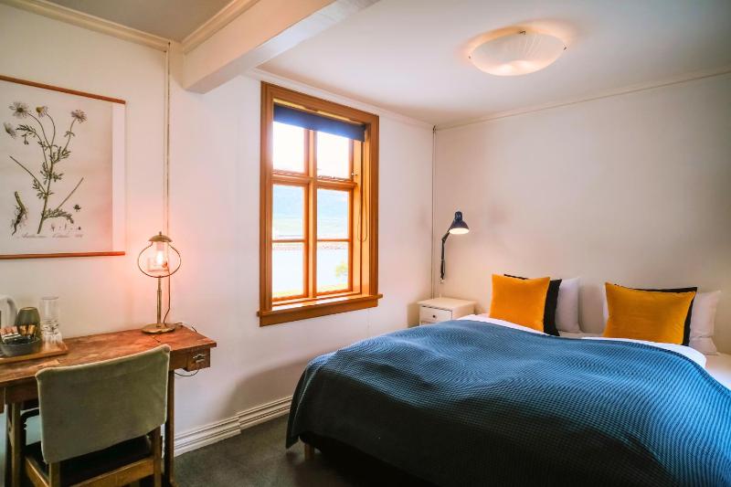 Double or Twin Room image 4