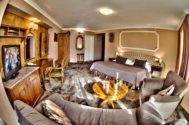 Luxury Double Room image 3