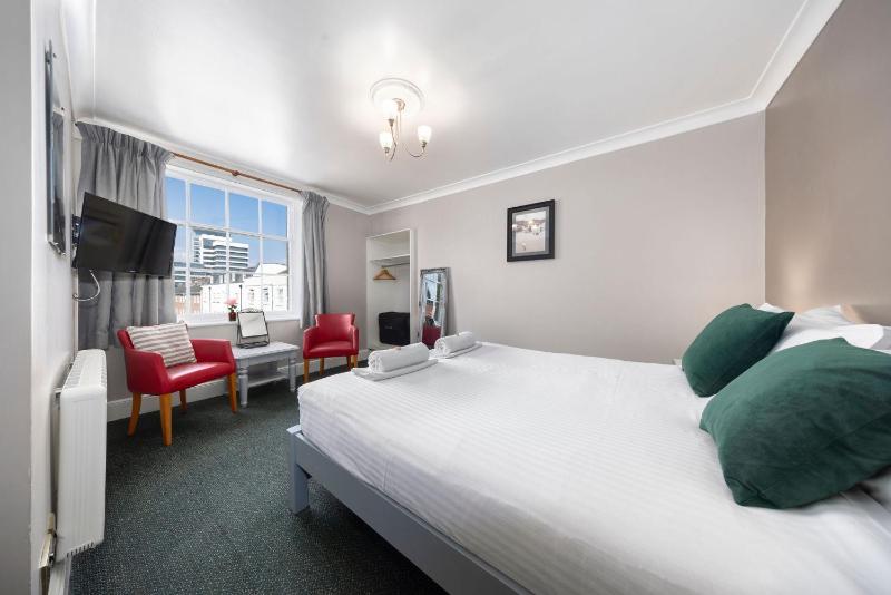Double Room with Private Bathroom image 1