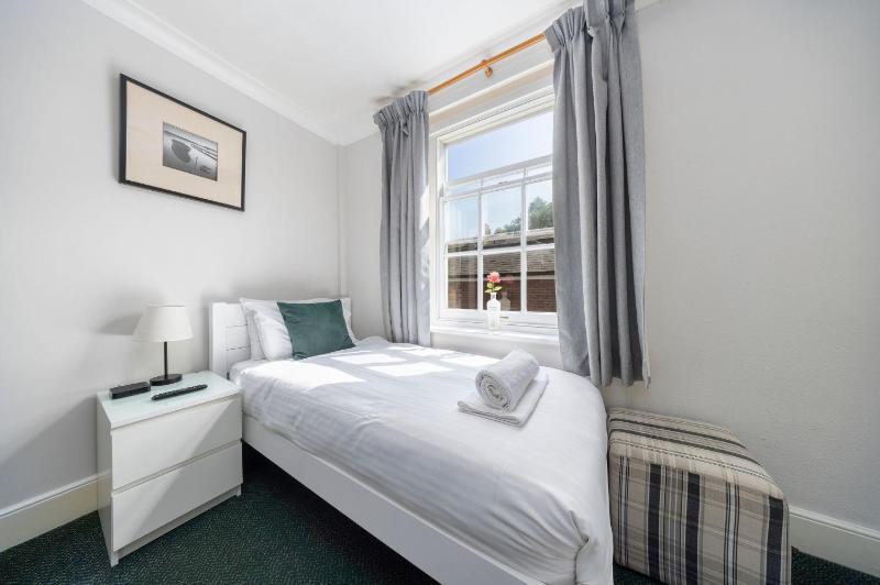 Single Room image 2