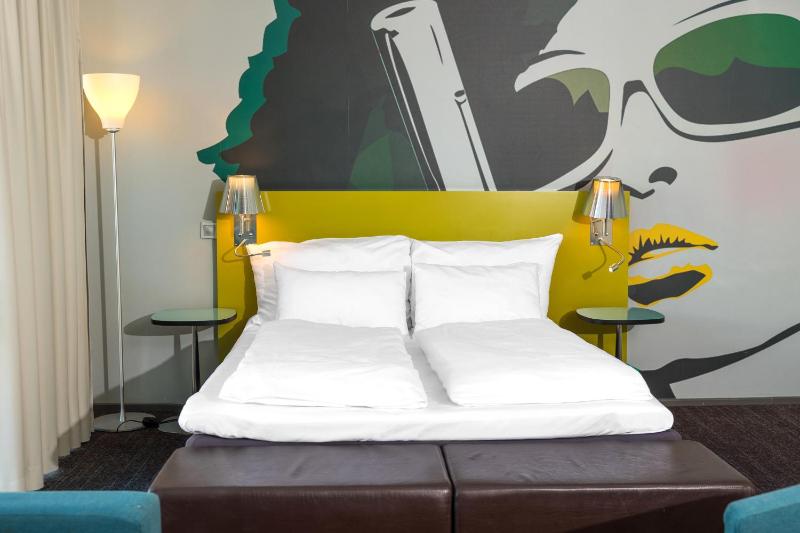 Deluxe Double Room image 2