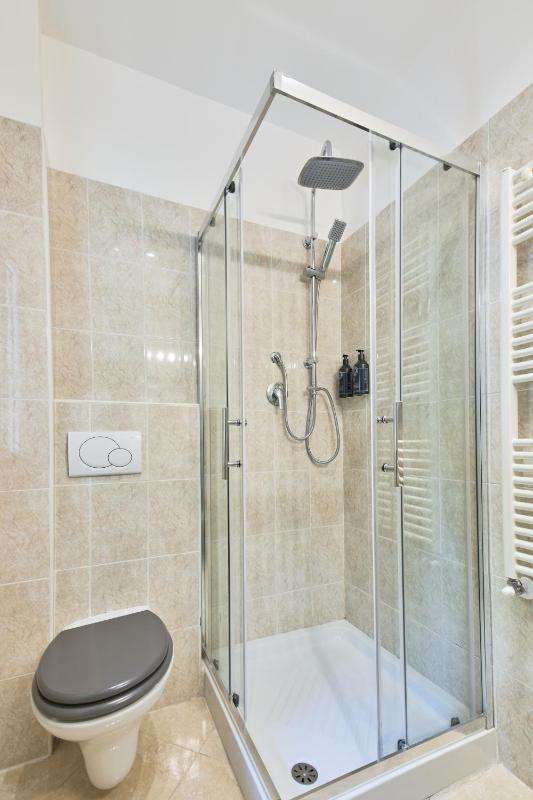 Single Room image 2