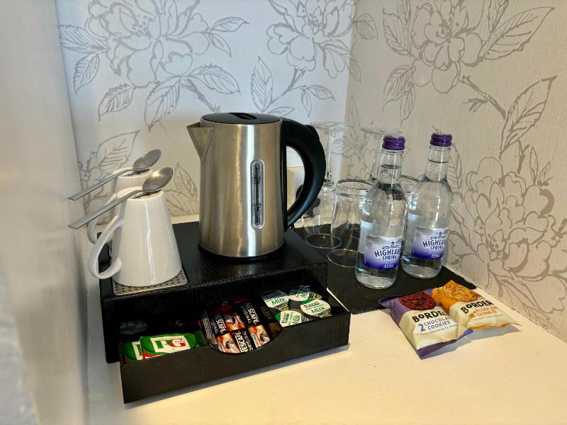 Standard Double Room image 3