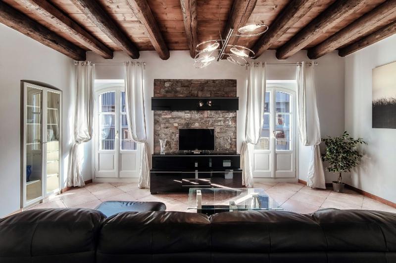 Cielo Apartment by Quokka 360 - Nestled in Como Old Town - image 1