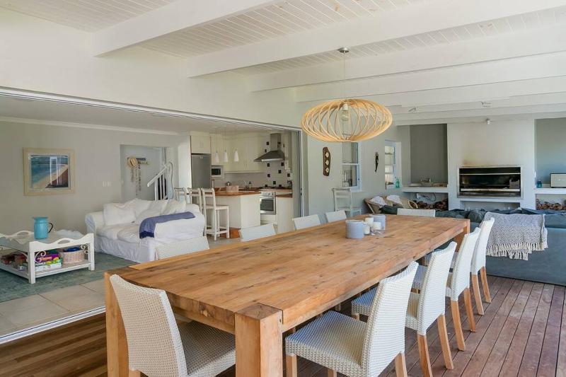 Comfy Home on Thesen Islands with Pool - image 7