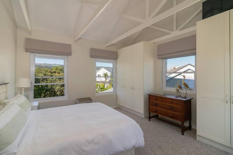 Comfy Home on Thesen Islands with Pool - image 13