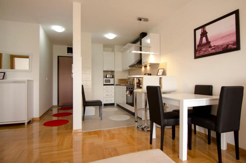 Perla family apartment with parking - image 15