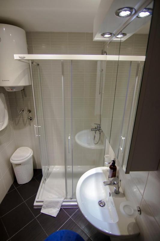 Perla family apartment with parking - image 13