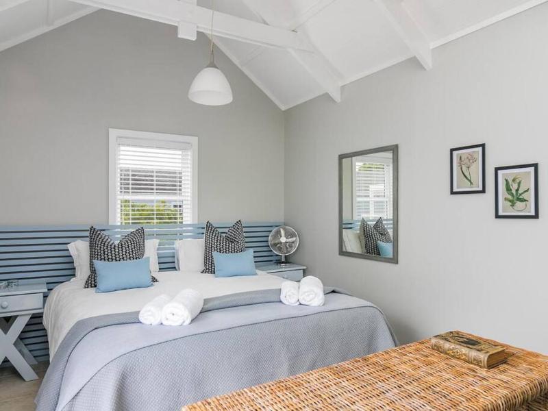 Picturesque Retreat on Thesen Islands - image 4