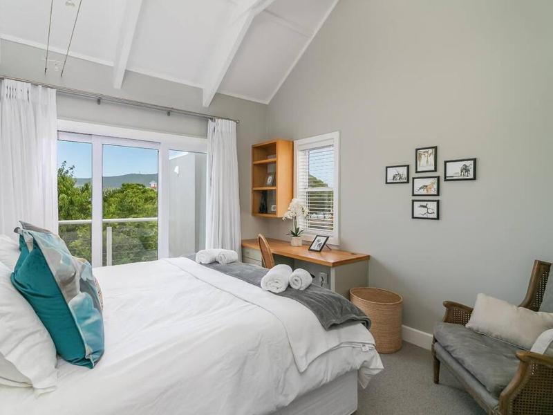 Picturesque Retreat on Thesen Islands - image 7