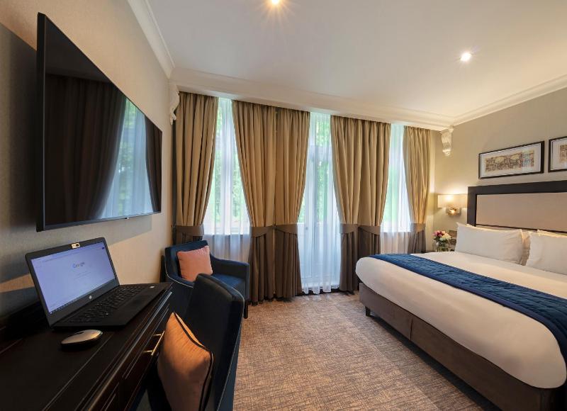 Superior Queen Room image 4