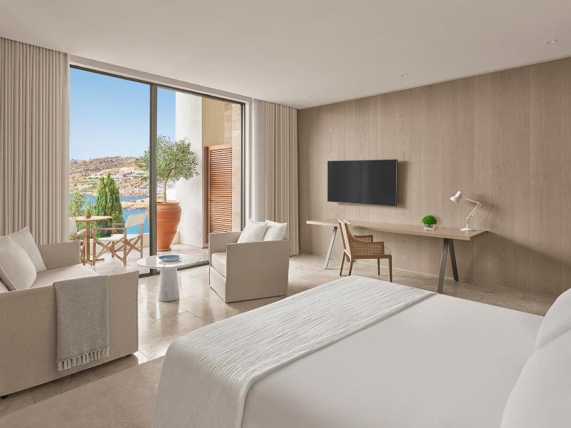 Premier King Room with Sea View and Balcony image 1