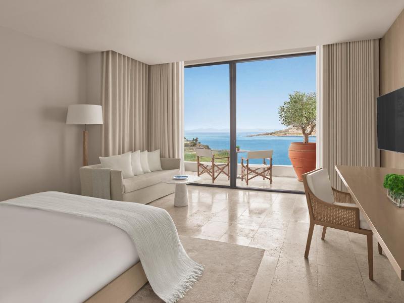 Premier King Room with Sea View and Balcony image 3