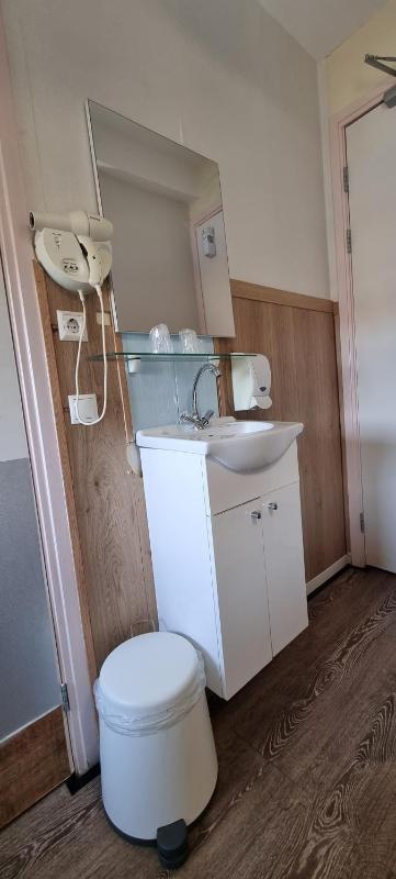 Small Single Room image 3