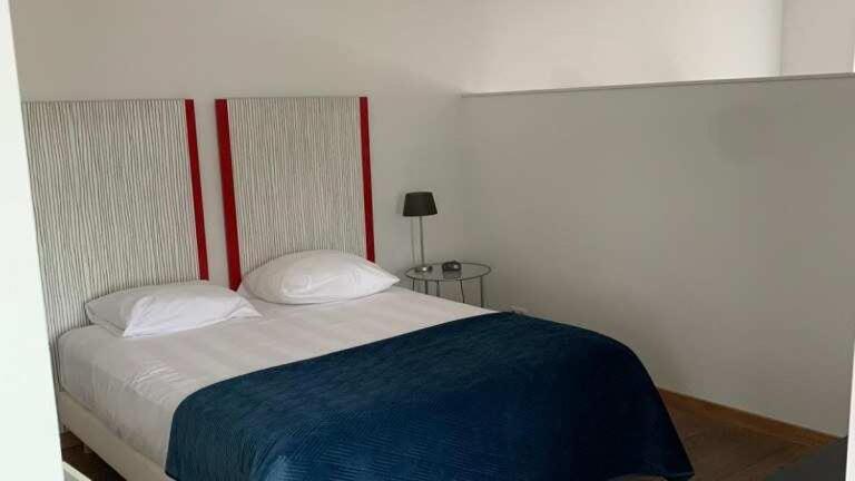 Deluxe Double Room with Bath image 3