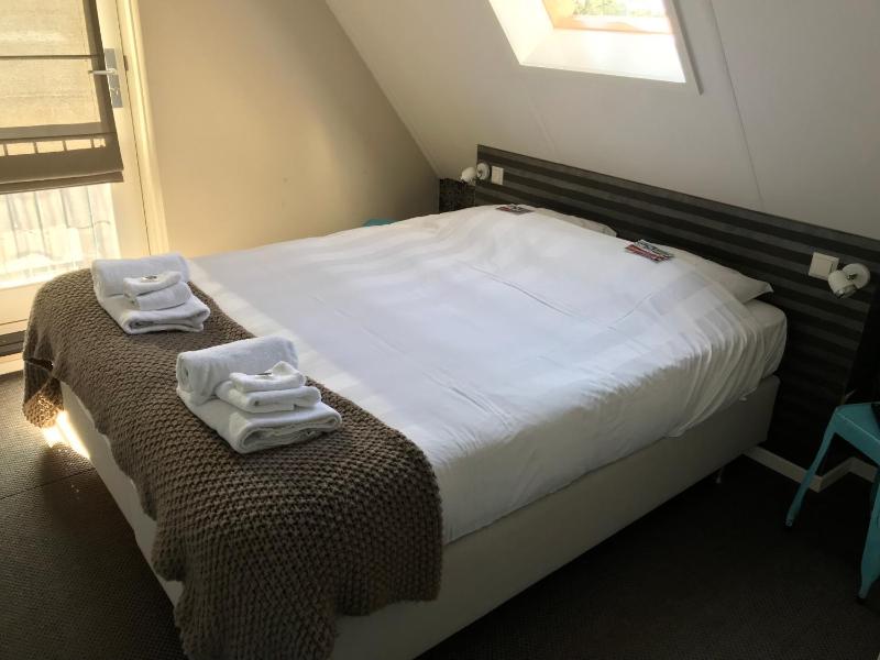 Deluxe Double Room image 3