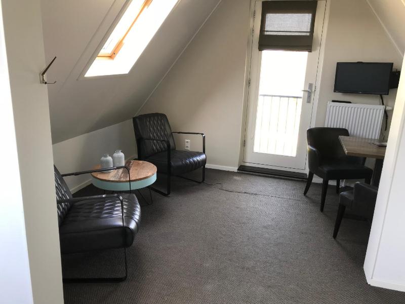 Deluxe Double Room image 2