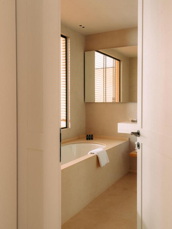 Superior Double Room image 4