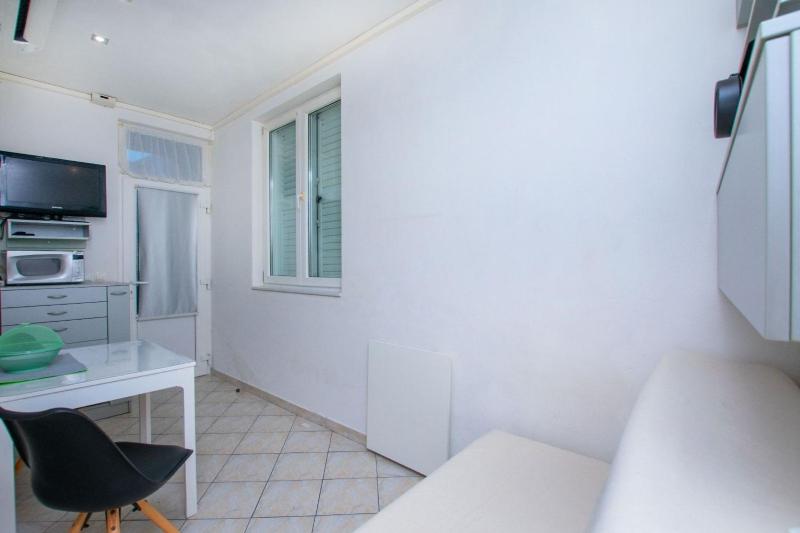 Apartment Maksim - image 16