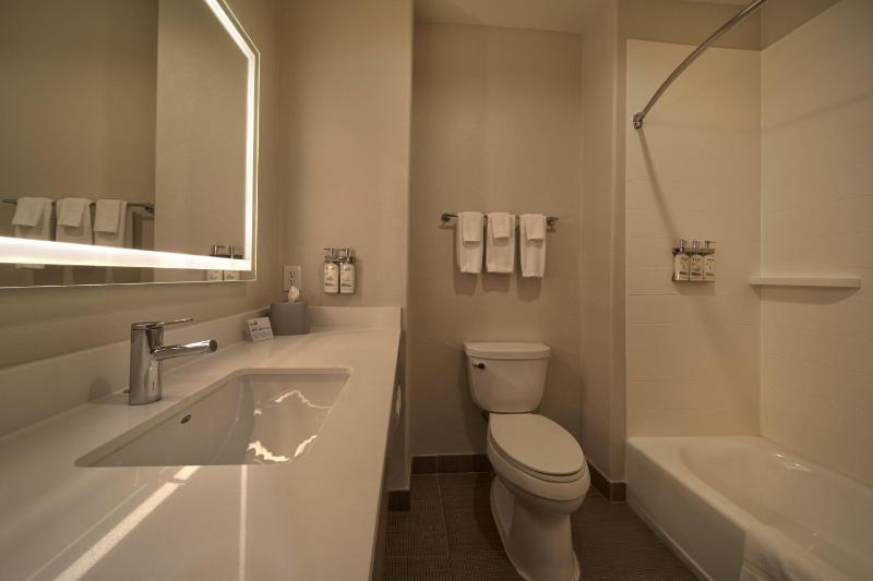 Standard Room image 4