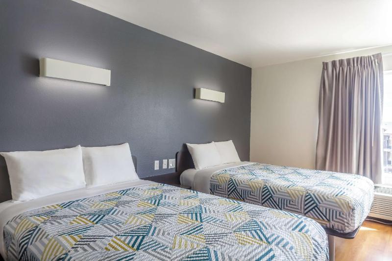 Quadruple Room - Non-Smoking image 3